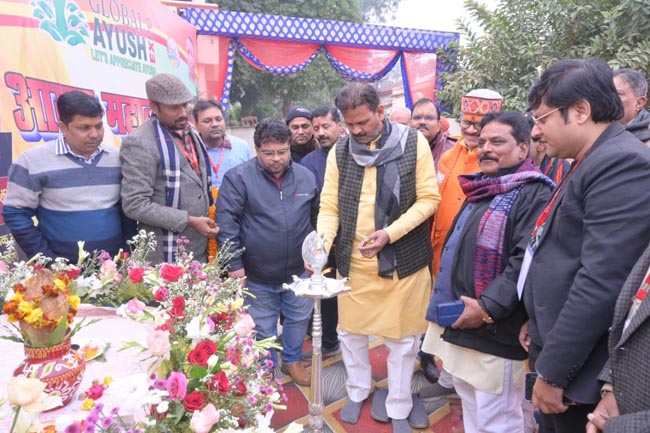 उद्घाटन करते महापौर उद्घाटन करते महापौर