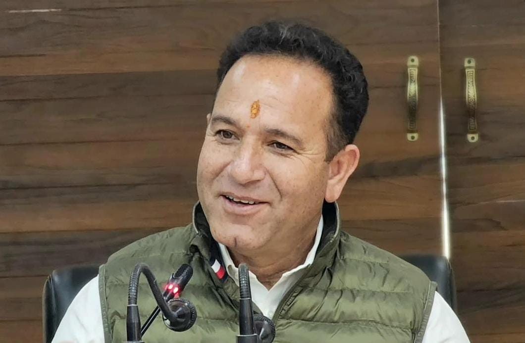 विधानसभा में विपक्ष के नेता ने सीएम उमर को लिया आड़े हाथों, चुनावी वादों को पूरा न करने का लगाया आरोप विधानसभा में विपक्ष के नेता ने सीएम उमर को लिया आड़े हाथों, चुनावी वादों को पूरा न करने का लगाया आरोप