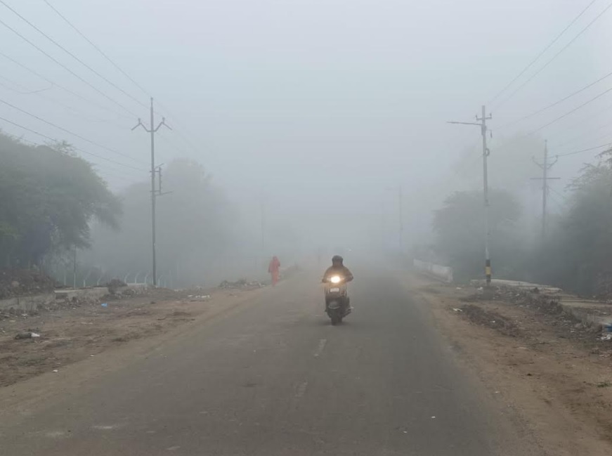 भोपाल शहर में छाया कोहरा भोपाल शहर में छाया कोहरा