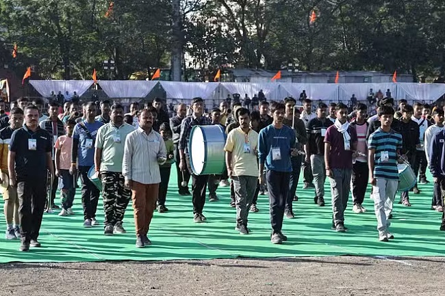 इंदौर में घोष वादन की रिहर्सल की तस्वीर इंदौर में घोष वादन की रिहर्सल की तस्वीर