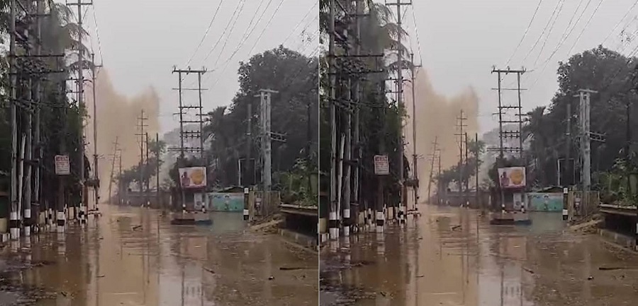 গুৱাহাটীৰ খাৰঘুলিত জলবোৰ্ডৰ পাইপ ফাটি জল বিস্ফোৰণ গুৱাহাটীৰ খাৰঘুলিত জলবোৰ্ডৰ পাইপ ফাটি জল বিস্ফোৰণ
