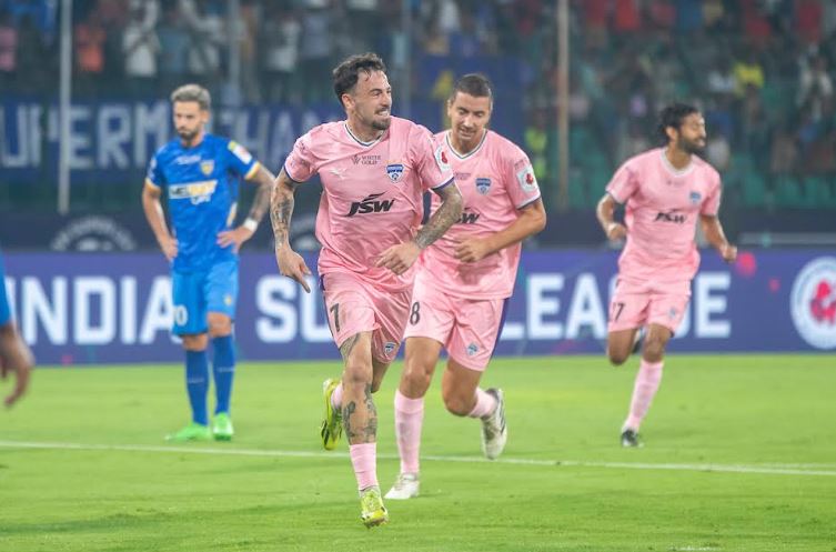 बेंगलुरु एफसी के रयान विलियम्स गोल करने के बाद जश्न मनाते हुए बेंगलुरु एफसी के रयान विलियम्स गोल करने के बाद जश्न मनाते हुए
