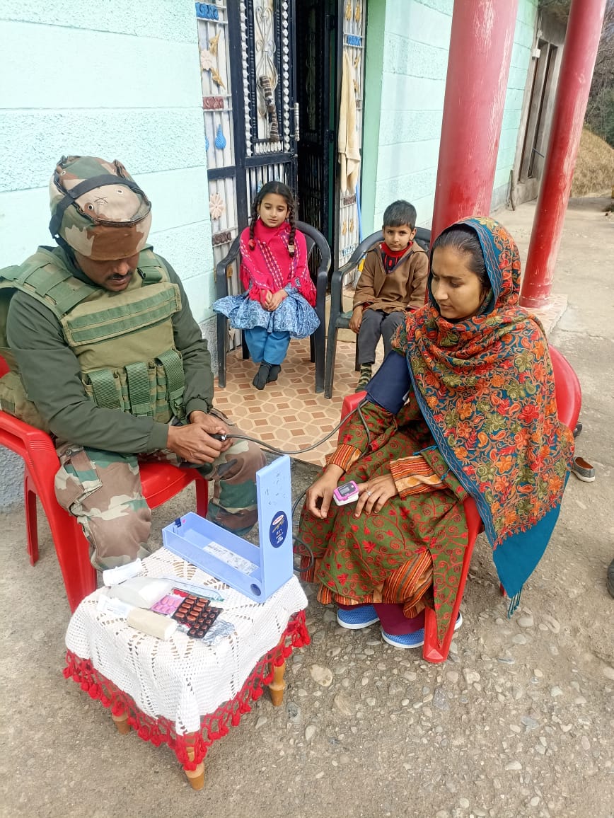 राजौरी और पुंछ के दूरदराज के इलाकों में चिकित्सा सहायता प्रदान की राजौरी और पुंछ के दूरदराज के इलाकों में चिकित्सा सहायता प्रदान की