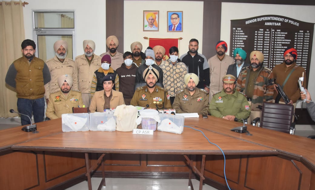 अमृतसर पुलिस द्वारा गिरफ्तार आराेपी अमृतसर पुलिस द्वारा गिरफ्तार आराेपी