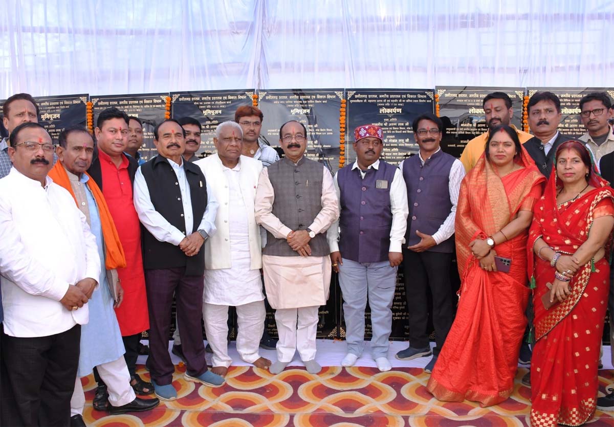 उप मुख्यमंत्री अरुण साव निर्माण कार्यों का लोकार्पण-भूमिपूजन करते उप मुख्यमंत्री अरुण साव निर्माण कार्यों का लोकार्पण-भूमिपूजन करते