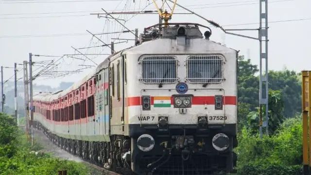 ट्रेन का चित्र प्रतीकात्मक ट्रेन का चित्र प्रतीकात्मक