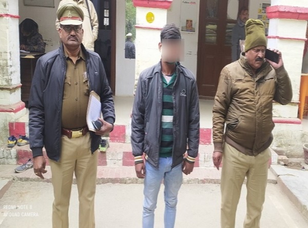 दुष्कर्म करने वाला आरोपित गिरफ्तार दुष्कर्म करने वाला आरोपित गिरफ्तार