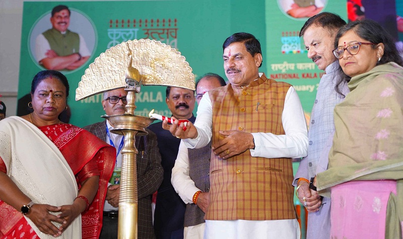 राष्ट्रीय कला उत्सव 2024-25 का शुभारंभ करते हुए मुख्यमंत्री राष्ट्रीय कला उत्सव 2024-25 का शुभारंभ करते हुए मुख्यमंत्री
