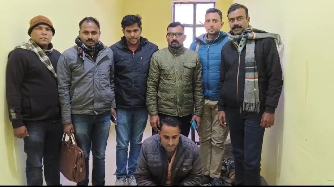महाराष्ट्र व यूपी एसटीएफ की गिरफ्तार में आरोपी सोनू, ज्वेलर्स हत्या लूट का आरोपी महाराष्ट्र व यूपी एसटीएफ की गिरफ्तार में आरोपी सोनू, ज्वेलर्स हत्या लूट का आरोपी