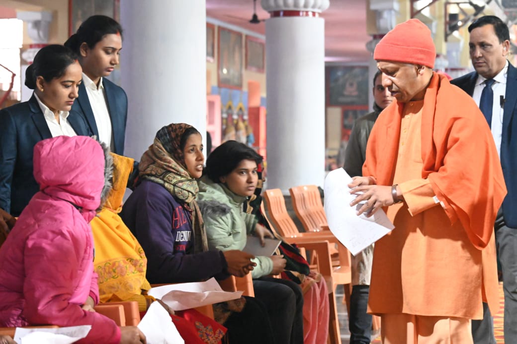 कड़ाके की ठंड में भी आयोजित हुआ जनता दर्शन*