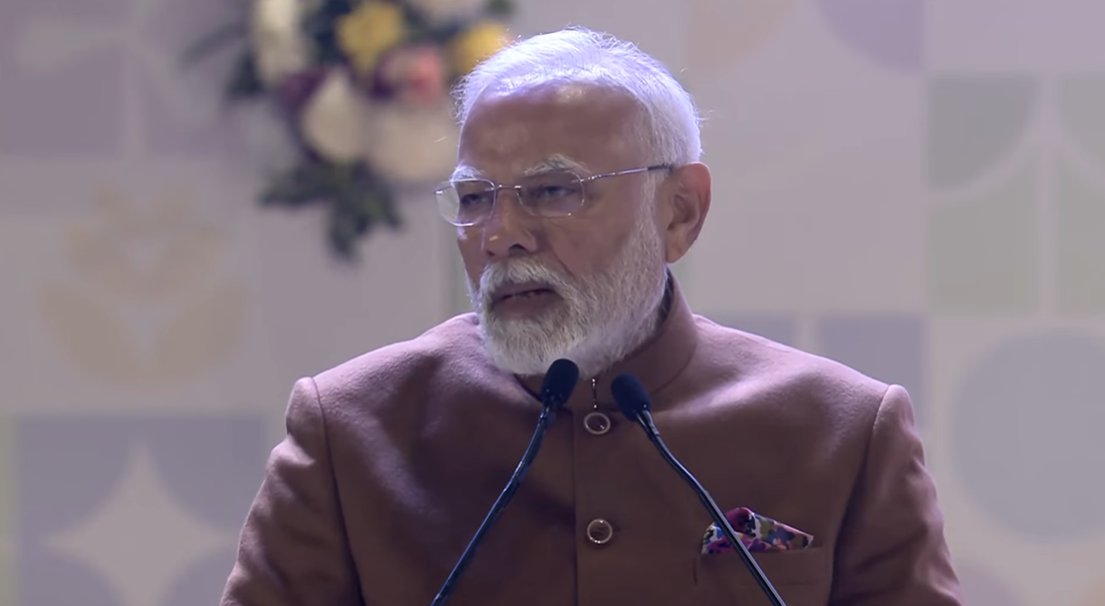 प्रधानमंत्री नरेन्द्र मोदी शनिवार को भारत मंडपम में ग्रामीण भारत महोत्सव-2025 के उद्घाटन सत्र को संबोधित करते हुए प्रधानमंत्री नरेन्द्र मोदी शनिवार को भारत मंडपम में ग्रामीण भारत महोत्सव-2025 के उद्घाटन सत्र को संबोधित करते हुए