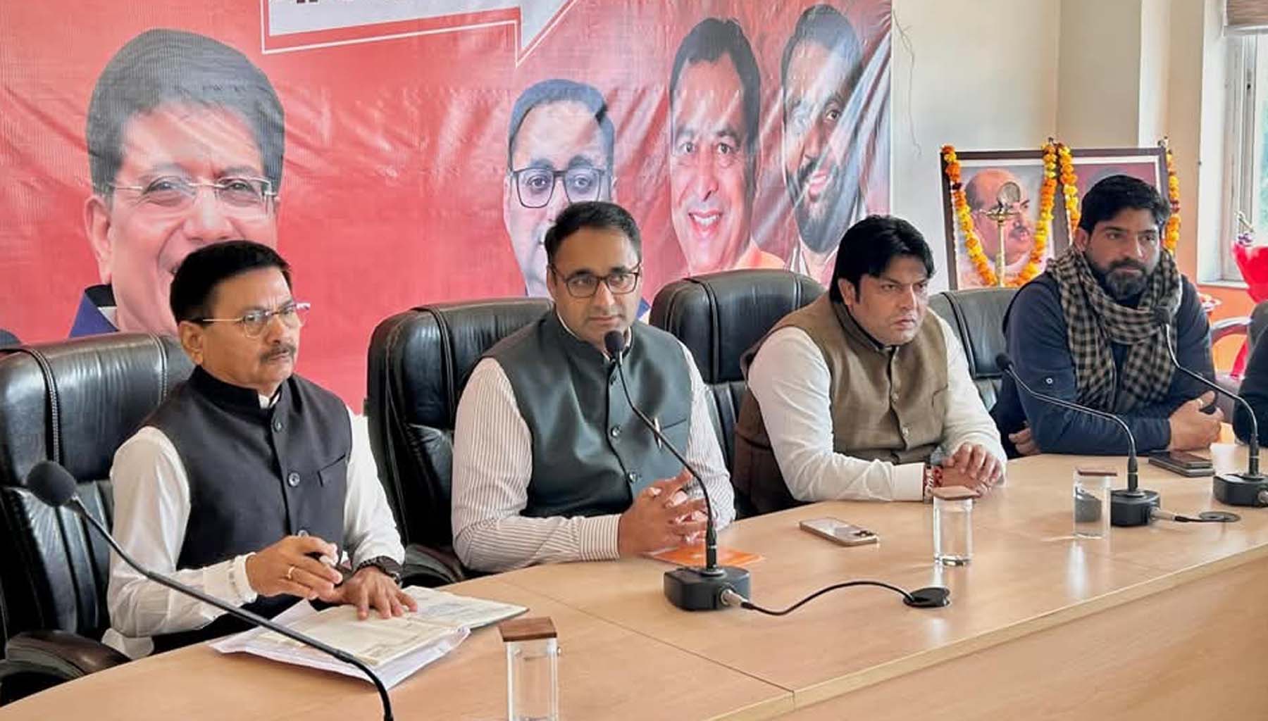 फोटो नंबर-06: गुरुग्राम भाजपा कार्यालय में संगठन चुनाव को लेकर बैठक में मौजूद पदाधिकारी। फोटो नंबर-06: गुरुग्राम भाजपा कार्यालय में संगठन चुनाव को लेकर बैठक में मौजूद पदाधिकारी।