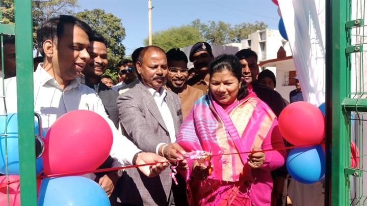 35 लाख की लागत से बने टेनिस कोर्ट का शुभारंभ 35 लाख की लागत से बने टेनिस कोर्ट का शुभारंभ