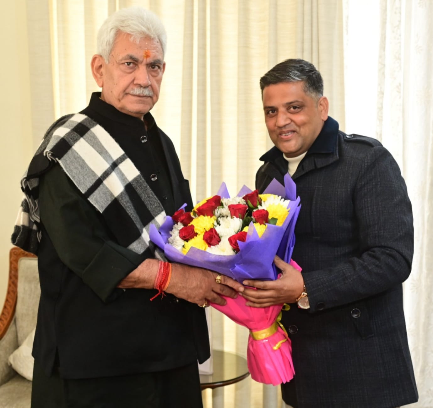 मढ़ क्षेत्र के विधायक ने उपराज्यपाल से मुलाकात की मढ़ क्षेत्र के विधायक ने उपराज्यपाल से मुलाकात की