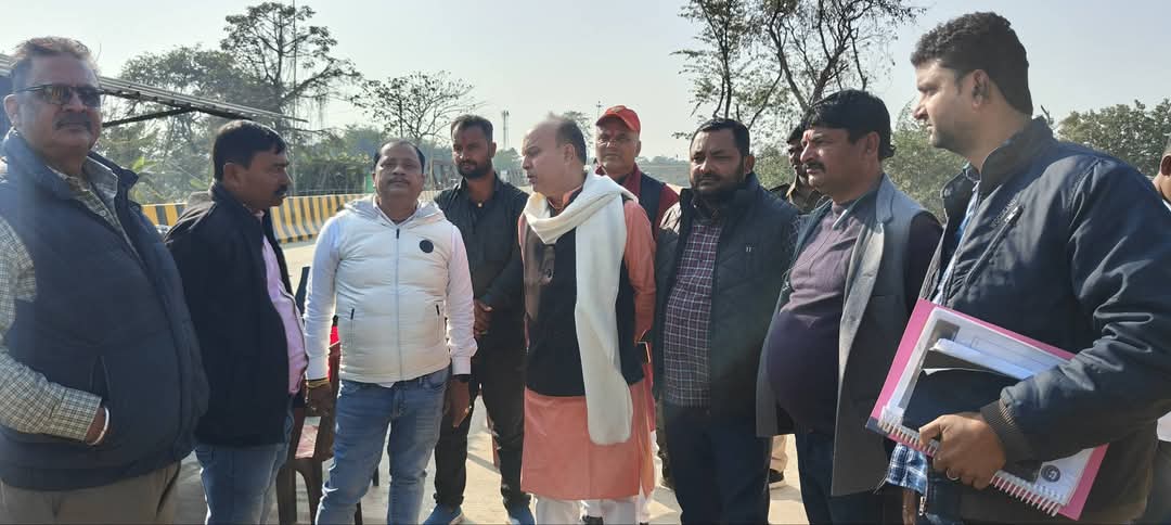 अररिया फोटो:पुल और एप्रोच पथ को लेकर जानकारी लेते फारबिसगंज विधायक अररिया फोटो:पुल और एप्रोच पथ को लेकर जानकारी लेते फारबिसगंज विधायक