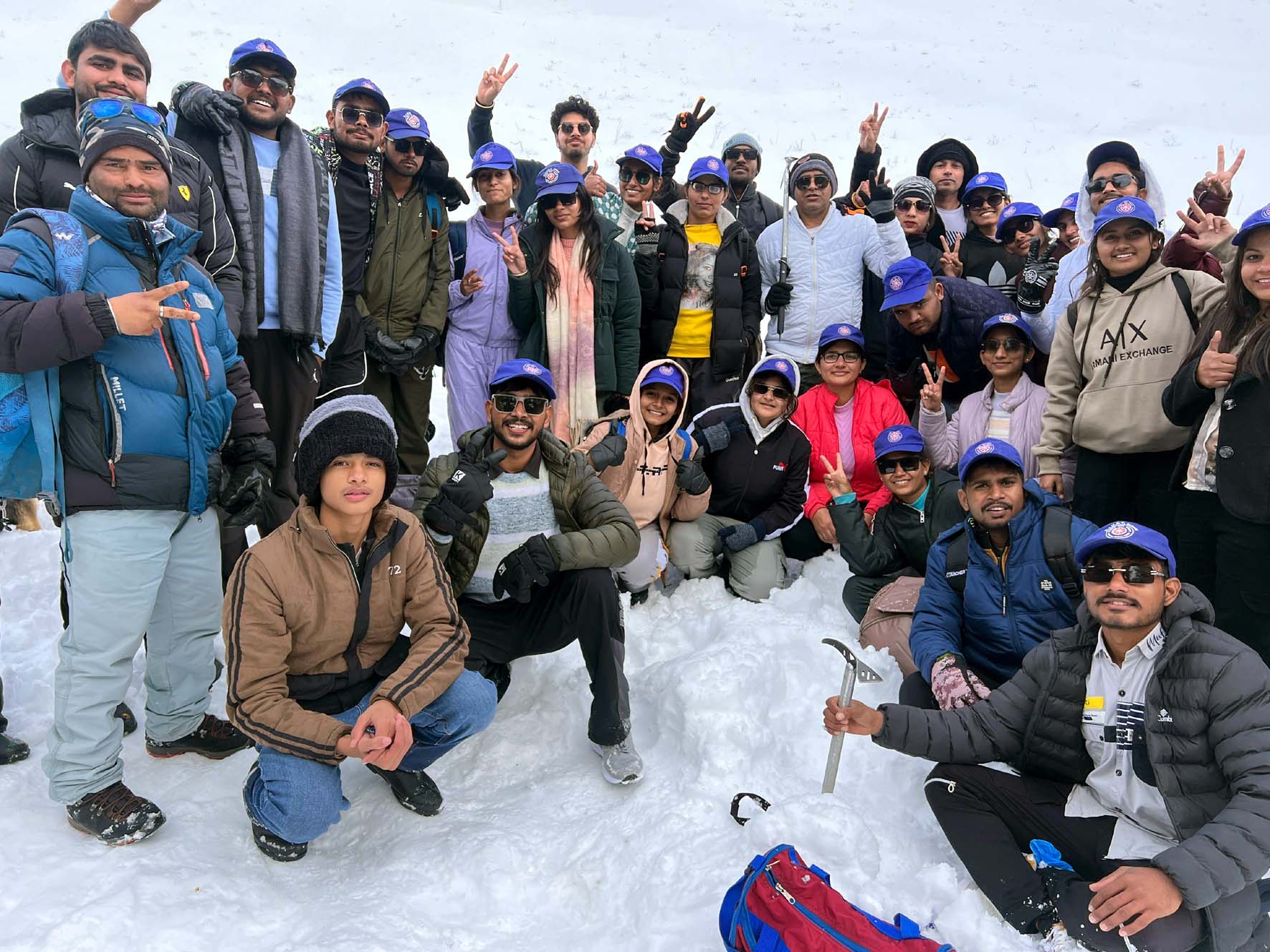पतालसु पीक पर पहुंचे एनएसएस के स्वयंसेवक। पतालसु पीक पर पहुंचे एनएसएस के स्वयंसेवक।