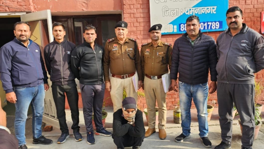पुलिस की गिरफ्त में आरोपी पुलिस की गिरफ्त में आरोपी