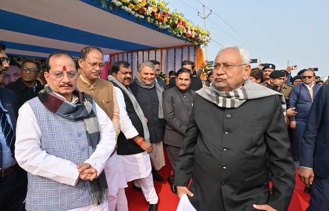 मुख्यमंत्री प्रगति यात्रा के क्रम में गोपालगंज में विकास कार्यों का निरिक्षण करते मुख्यमंत्री प्रगति यात्रा के क्रम में गोपालगंज में विकास कार्यों का निरिक्षण करते