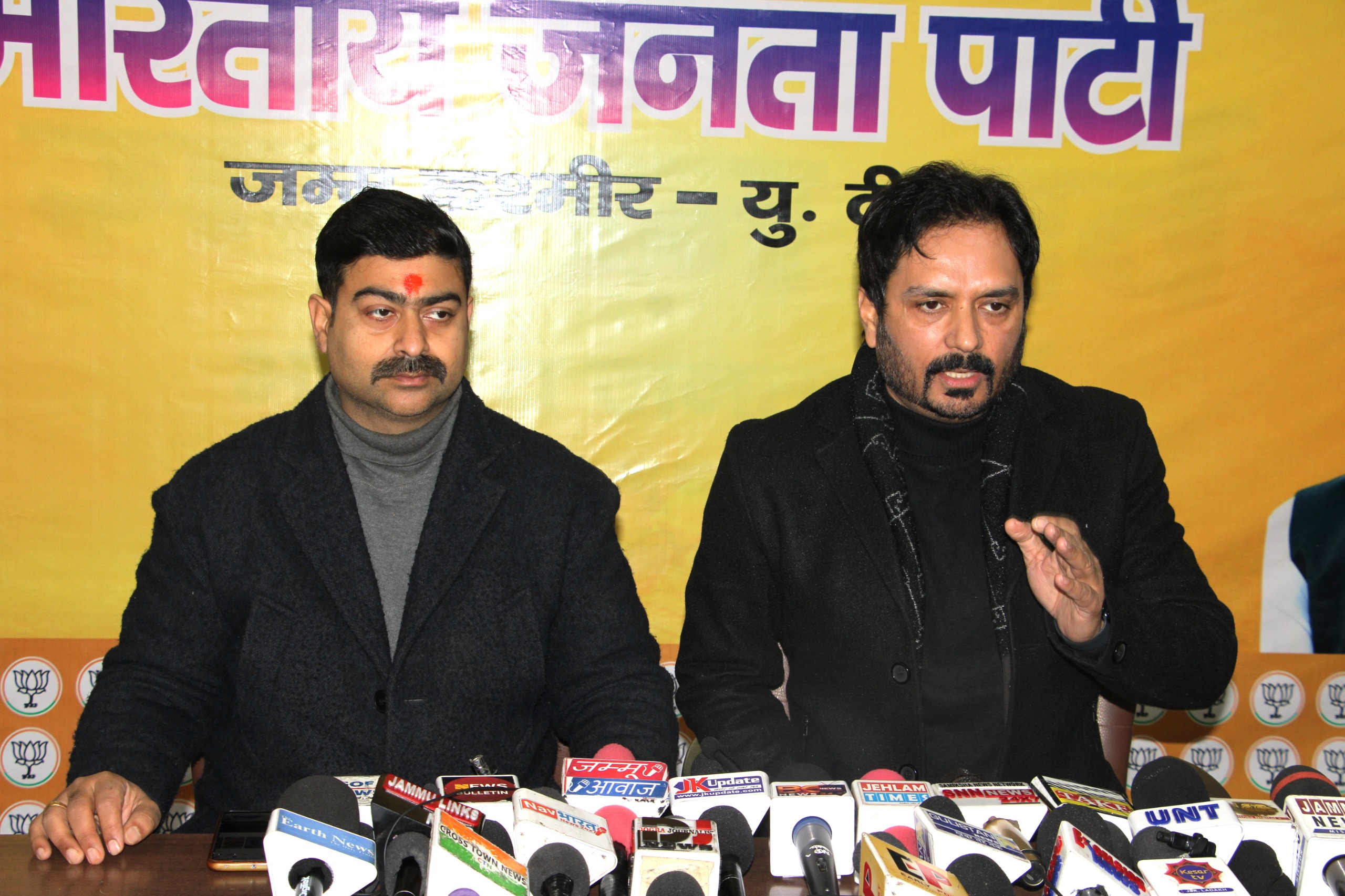 परिवार पर्व से संगठन पर्व तक; एनसी, कांग्रेस को सबक सीखने की जरूरत: डॉ. अभिजीत जसरोटिया परिवार पर्व से संगठन पर्व तक; एनसी, कांग्रेस को सबक सीखने की जरूरत: डॉ. अभिजीत जसरोटिया