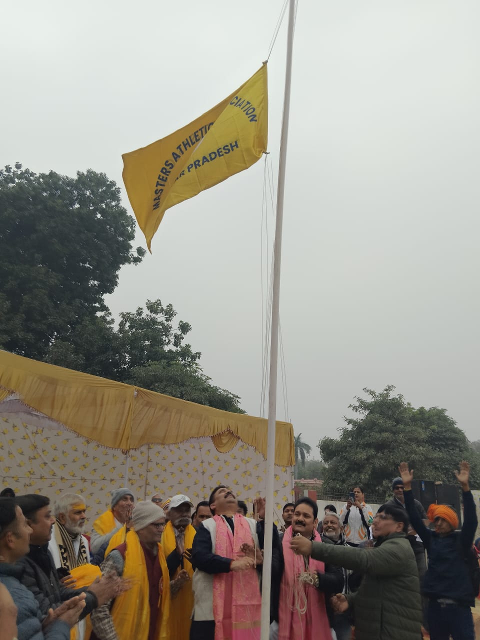 मास्टर्स एथलेटिक्स चैंपियनशिप का उद्घाटन करते मंत्री रविन्द्र जायसवाल: फोटो बच्चा गुप्ता