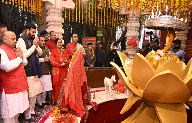 हरियाणा के मुख्यमंत्री नायब सैनी कुरुक्षेत्र के काली माता मंदिर में पूजा करते हुए हरियाणा के मुख्यमंत्री नायब सैनी कुरुक्षेत्र के काली माता मंदिर में पूजा करते हुए