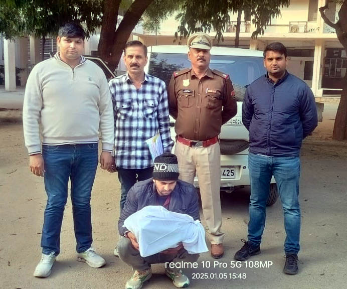 पुलिस द्वारा गिरफ्तार किया गया आरोपी पुलिस द्वारा गिरफ्तार किया गया आरोपी