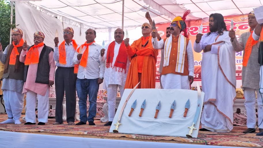 बजरंग दल के राष्ट्रीय संयोजक दोनेरिया ने ‘बटोगे तो कटोगे’ नारे का किया समर्थन बजरंग दल के राष्ट्रीय संयोजक दोनेरिया ने ‘बटोगे तो कटोगे’ नारे का किया समर्थन