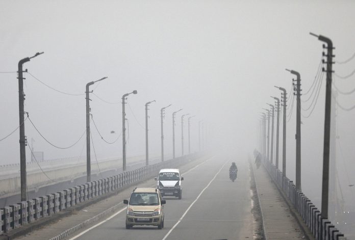 जम्मू क्षेत्र में घने कोहरे के कारण सामान्य जनजीवन अस्त-व्यस्त जम्मू क्षेत्र में घने कोहरे के कारण सामान्य जनजीवन अस्त-व्यस्त