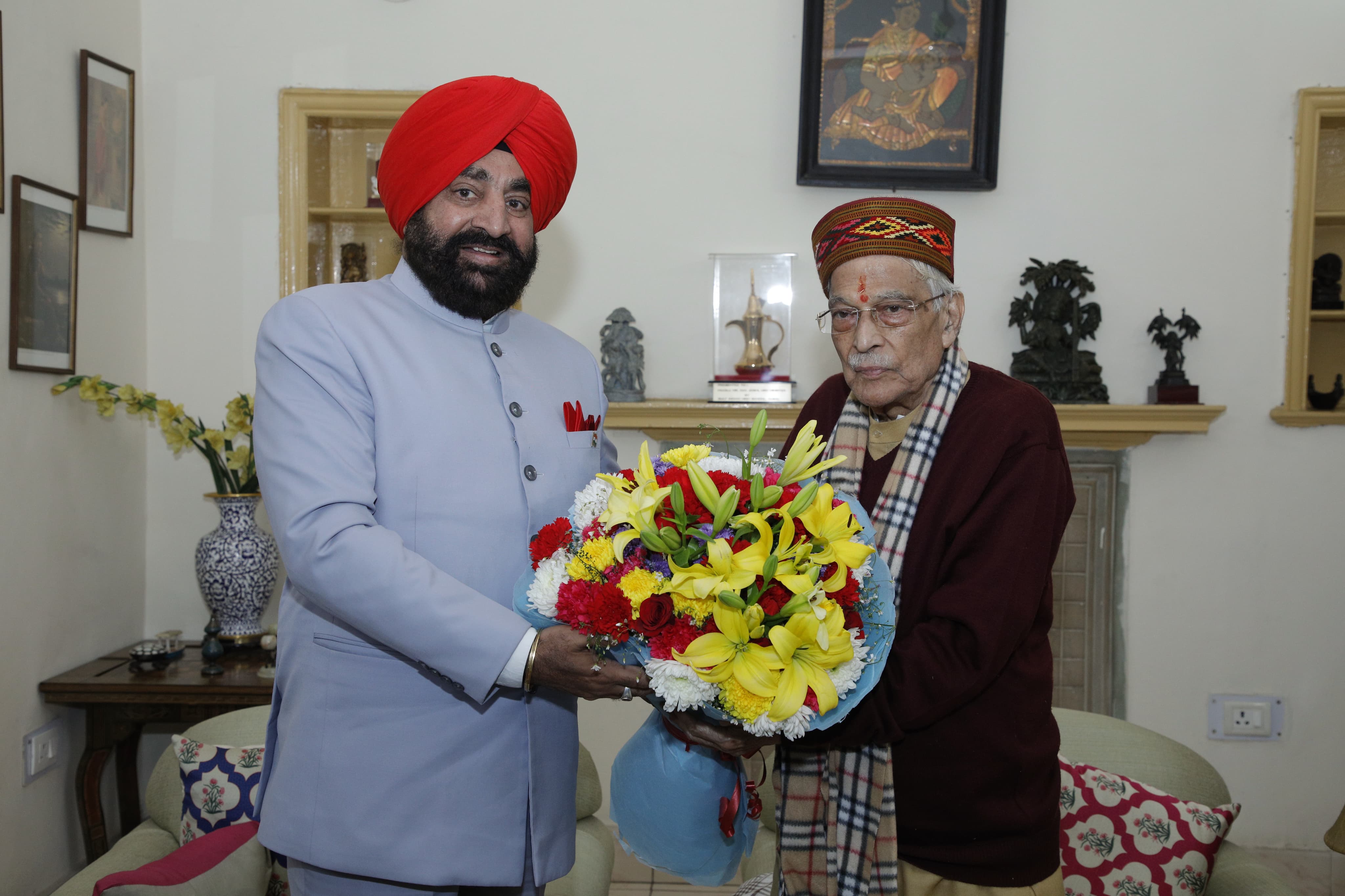 राज्यपाल डॉ मुरली मनोहर जोशी से नई दिल्ली में उनके आवास पर भेंट करते। राज्यपाल डॉ मुरली मनोहर जोशी से नई दिल्ली में उनके आवास पर भेंट करते।