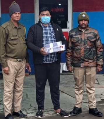 गिरफ्तार नशे का सौदागर गिरफ्तार नशे का सौदागर