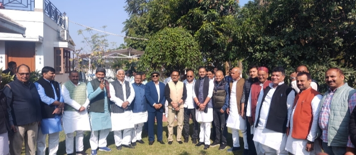 मौजूद लोग मौजूद लोग