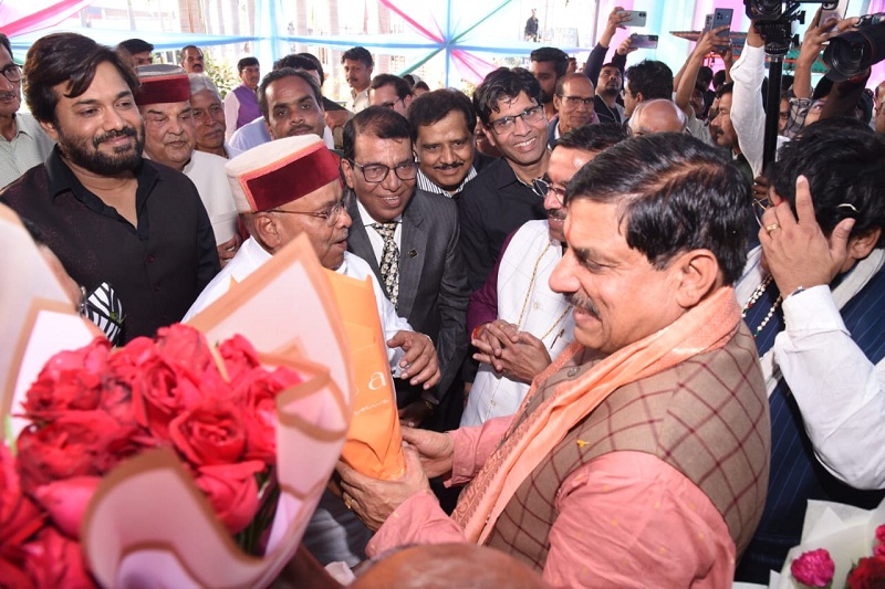 कर्नाटक के राज्यपाल डॉ. गेहलोत के सुपोत्र के विवाह समारोह में शामिल हुए मुख्यमंत्री कर्नाटक के राज्यपाल डॉ. गेहलोत के सुपोत्र के विवाह समारोह में शामिल हुए मुख्यमंत्री