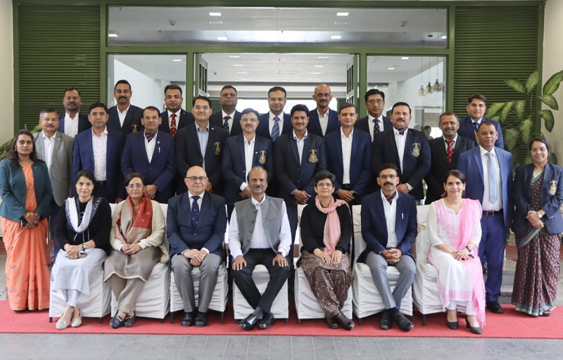 विदेश यात्रा से लौटे अधिकारियों का डी-ब्रीफिंग सत्र विदेश यात्रा से लौटे अधिकारियों का डी-ब्रीफिंग सत्र