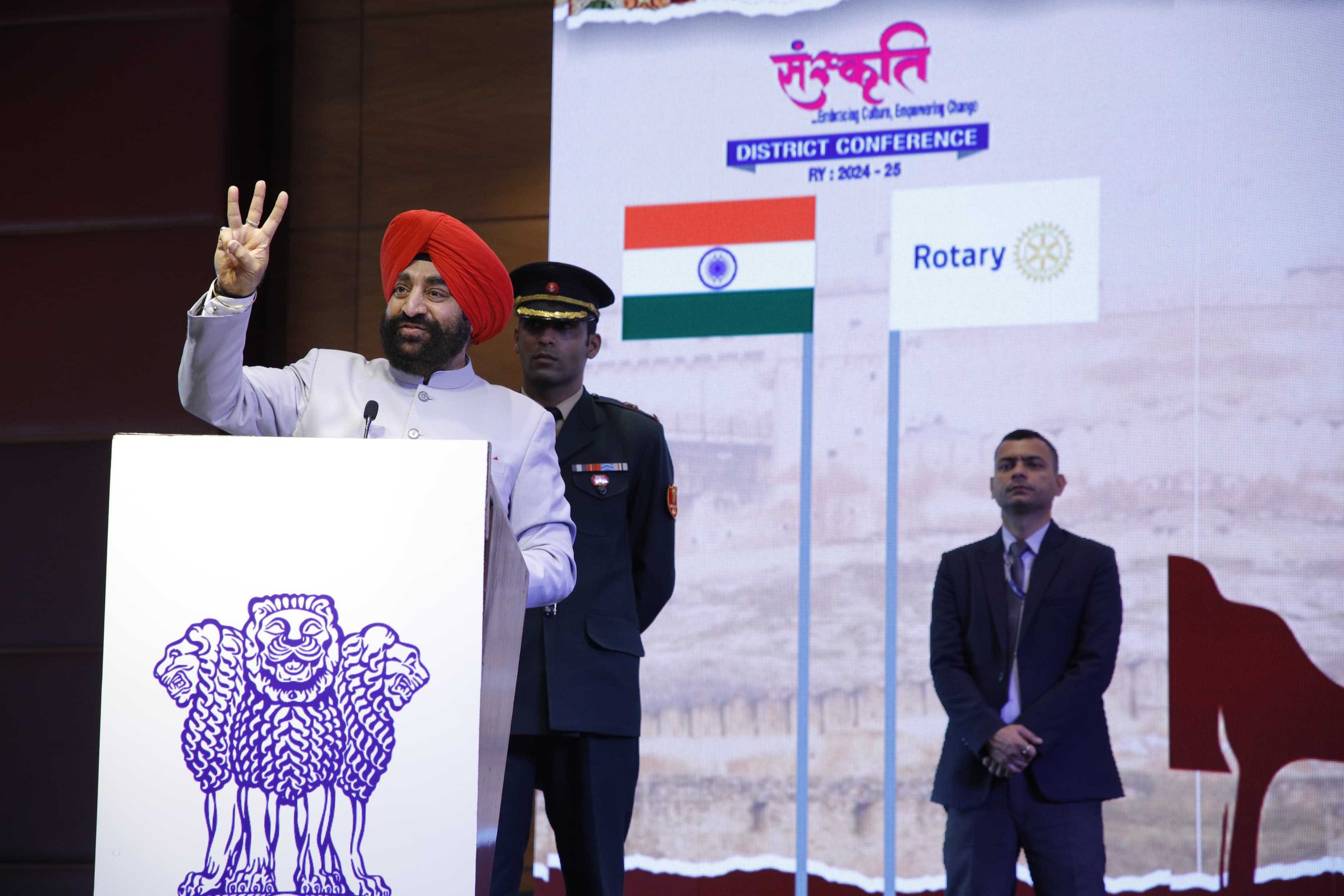 राज्यपाल लेफ्टिनेंट जनरल गुरमीत सिंह (से.नि.) उत्तराखंड मुक्त विश्वविद्यालय, हल्द्वानी के नवम दीक्षांत समारोह को संबोधित करते। राज्यपाल लेफ्टिनेंट जनरल गुरमीत सिंह (से.नि.) उत्तराखंड मुक्त विश्वविद्यालय, हल्द्वानी के नवम दीक्षांत समारोह को संबोधित करते।