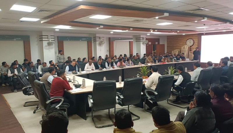 कलेक्टर ने की समीक्षा कलेक्टर ने की समीक्षा