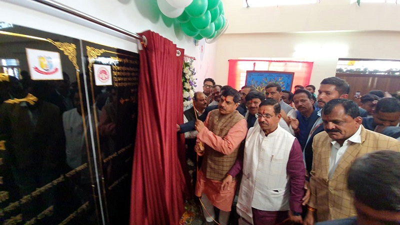 सीएम राइज स्कूल का लोकार्पण करते हुए मुख्यमंत्री डॉ. मोहन यादव सीएम राइज स्कूल का लोकार्पण करते हुए मुख्यमंत्री डॉ. मोहन यादव