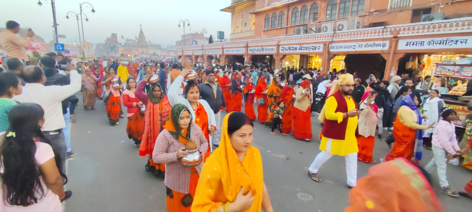 श्रीमद्भागवत कथा से पहले जयपुर में निकली विशाल कलश यात्रा