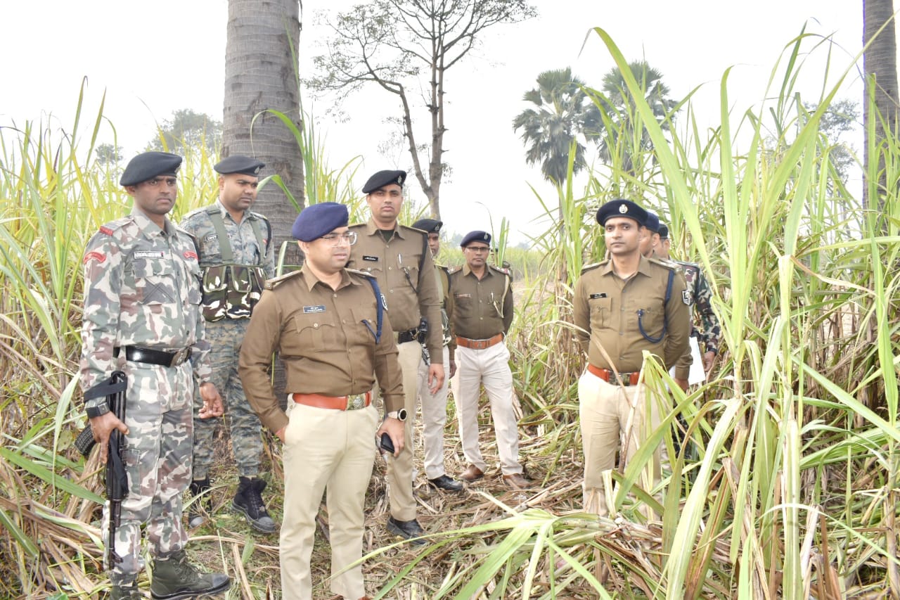 गन्ने के खेत मे लवारिस हालत में लाश को पुलिस ने बरामद किया गन्ने के खेत मे लवारिस हालत में लाश को पुलिस ने बरामद किया