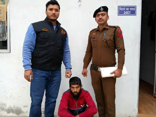क्राइम ब्रांच द्वारा गिरफ्तार किया गया वाहन चोर। क्राइम ब्रांच द्वारा गिरफ्तार किया गया वाहन चोर।