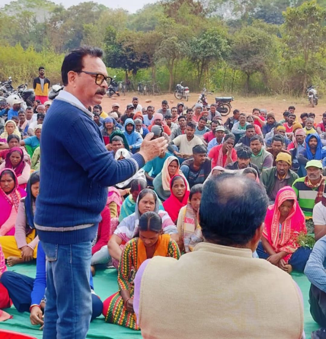 संबोधित करते सांसद संबोधित करते सांसद