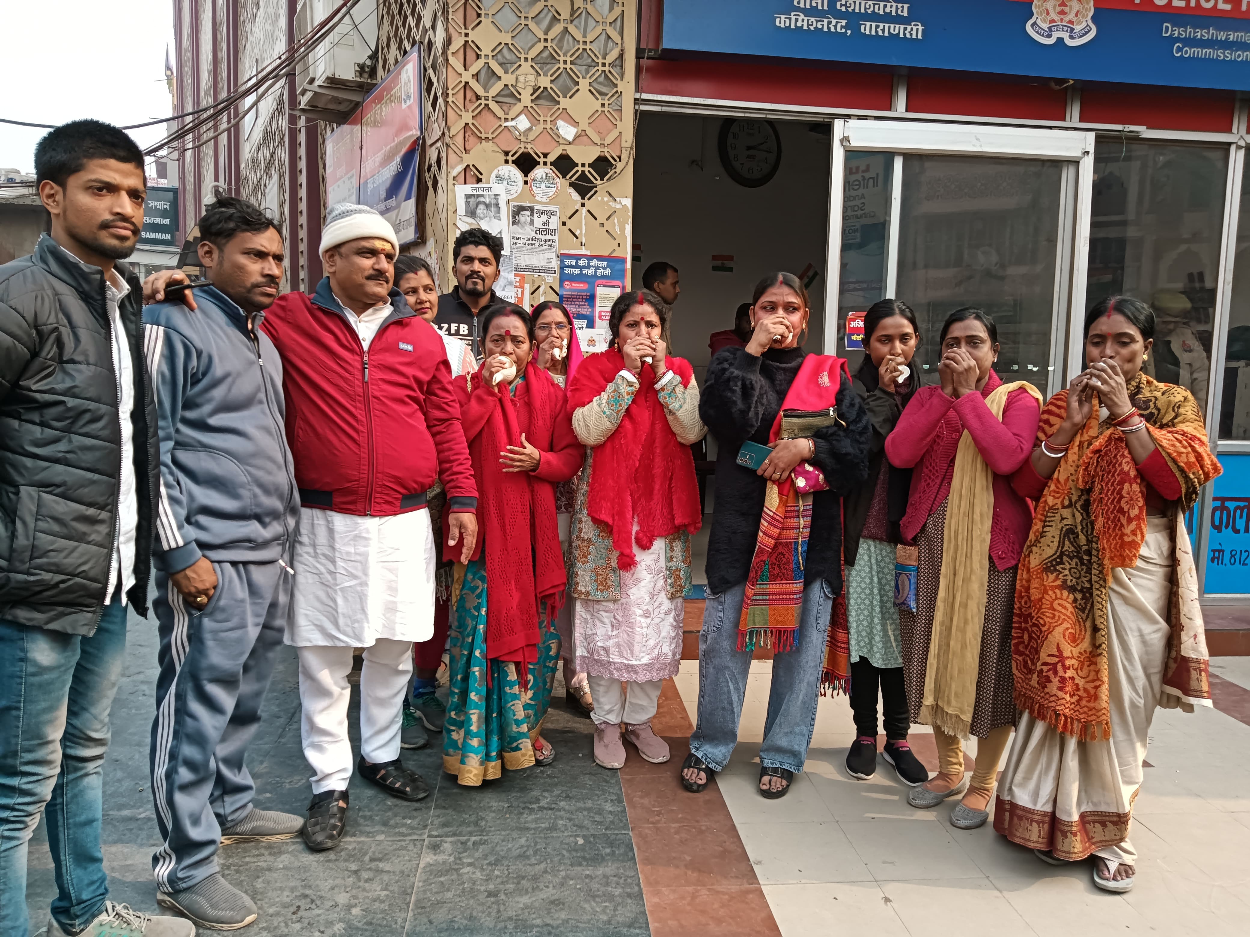 सिद्धेश्वर महादेव मंदिर में पूजापाठ शुरू करने की मांग कर शंखनाद करते कायकर्ता:फोटो बच्चा गुप्ता