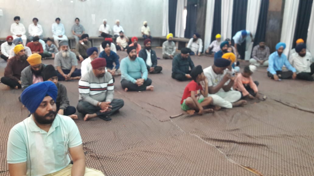 गुरूसिंग सभाहाल में उपस्थित सिख समाजजन। गुरूसिंग सभाहाल में उपस्थित सिख समाजजन।