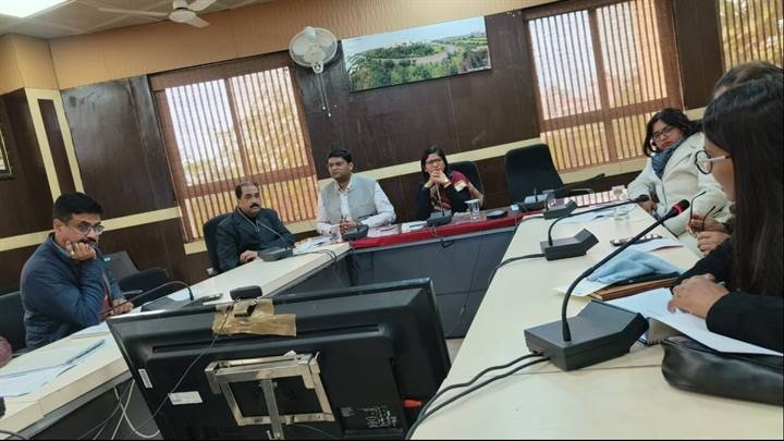 ग्वालियरः केन्द्रीय जेल की प्रस्तावित पुनर्घनत्वीकरण योजना का कलेक्टर ने देखा प्रजेंटेशन ग्वालियरः केन्द्रीय जेल की प्रस्तावित पुनर्घनत्वीकरण योजना का कलेक्टर ने देखा प्रजेंटेशन