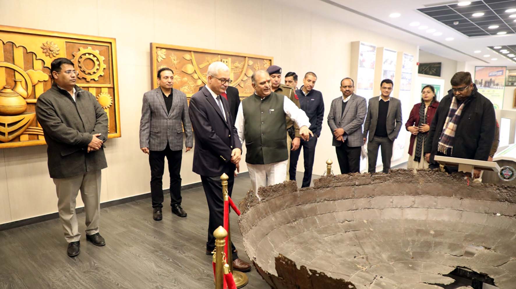 एचएयू में स्थापित डॉ मंगल सैन संग्राहालय का भ्रमण करते हुए मुख्य सचिव डॉ. विवेक जोशी, साथ हैं कुलपति प्रो. बीआर कम्बोज। एचएयू में स्थापित डॉ मंगल सैन संग्राहालय का भ्रमण करते हुए मुख्य सचिव डॉ. विवेक जोशी, साथ हैं कुलपति प्रो. बीआर कम्बोज।