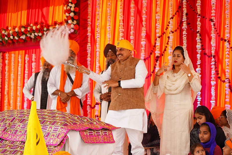 मुख्यमंत्री डॉ. मोहन यादव ने गुरुद्वारे में अरदास की मुख्यमंत्री डॉ. मोहन यादव ने गुरुद्वारे में अरदास की