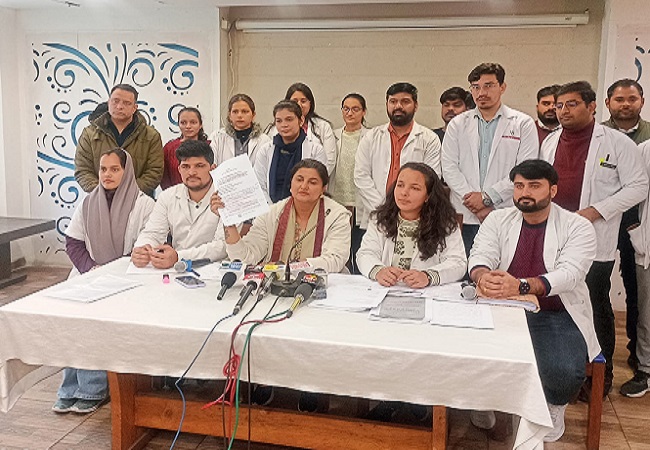 हरियाणा के युवा चंडीगढ़ में पत्रकाराें से बातचीत करते हुए हरियाणा के युवा चंडीगढ़ में पत्रकाराें से बातचीत करते हुए