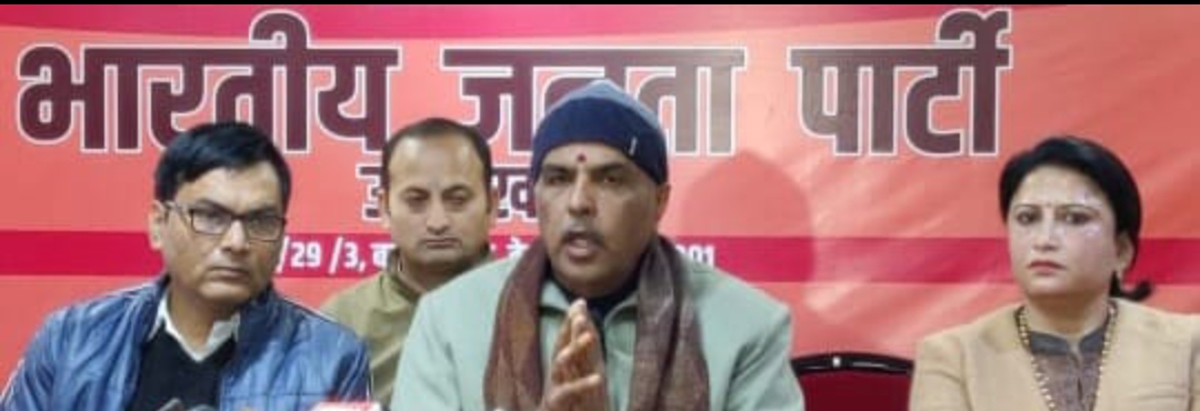भाजपा प्रदेश प्रवक्ता सुरेश जोशी पार्टी मुख्यालय में पत्रकारों से बातचीत करते। भाजपा प्रदेश प्रवक्ता सुरेश जोशी पार्टी मुख्यालय में पत्रकारों से बातचीत करते।