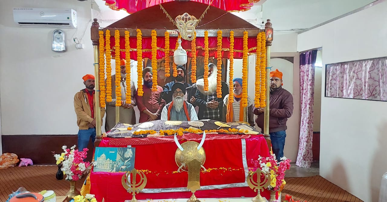 अररिया फोटो:गुरु गोविन्द सिंह के 358वें प्रकाश पर्व पर गुरुद्वारा में शब्द कीर्तन और लंगर का आयोजन अररिया फोटो:गुरु गोविन्द सिंह के 358वें प्रकाश पर्व पर गुरुद्वारा में शब्द कीर्तन और लंगर का आयोजन