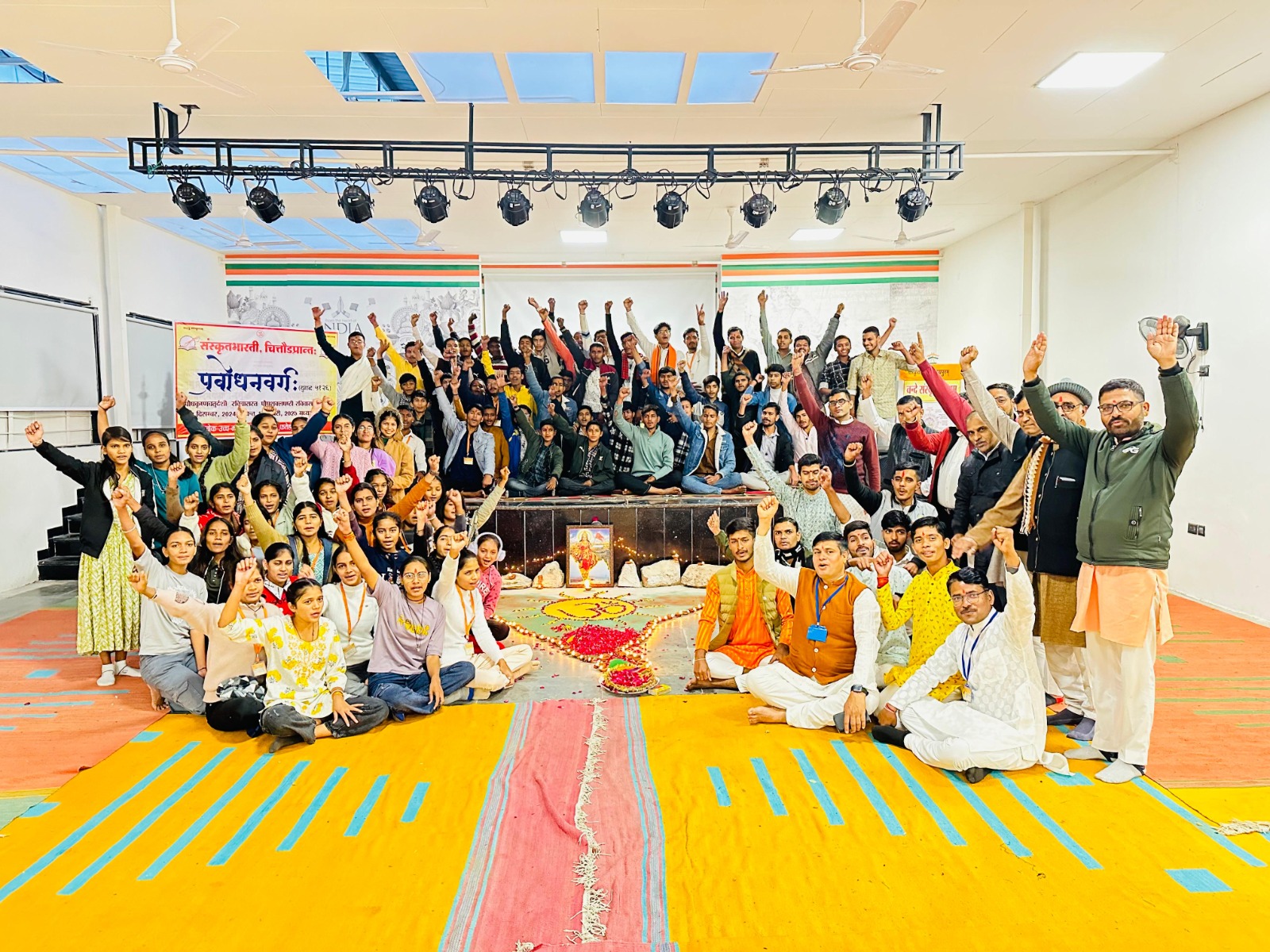 ब्रह्म मुहूर्त में 101 दीयों से भारत माता पूजन के साथ संस्कृत के संवर्धन का लिया संकल्प ब्रह्म मुहूर्त में 101 दीयों से भारत माता पूजन के साथ संस्कृत के संवर्धन का लिया संकल्प