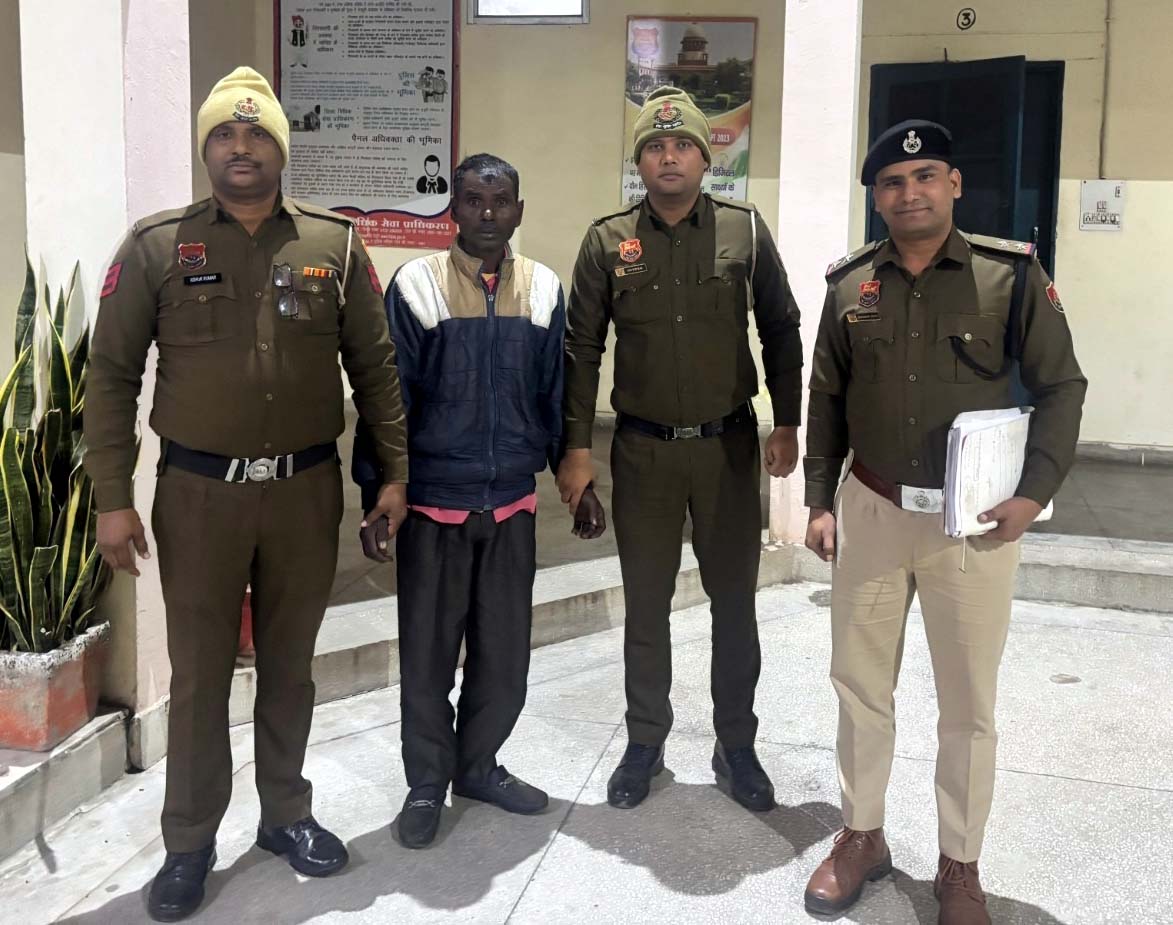 पुलिस द्वारा गिरफ्तार किया गया आरोपी पुलिस द्वारा गिरफ्तार किया गया आरोपी